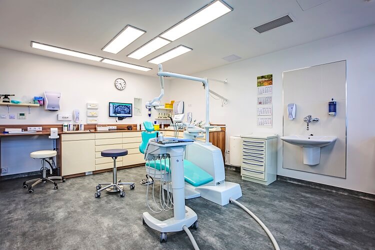 Galerie Bilder und Videos Dentalklinik Dr. Toka in Sopron Un