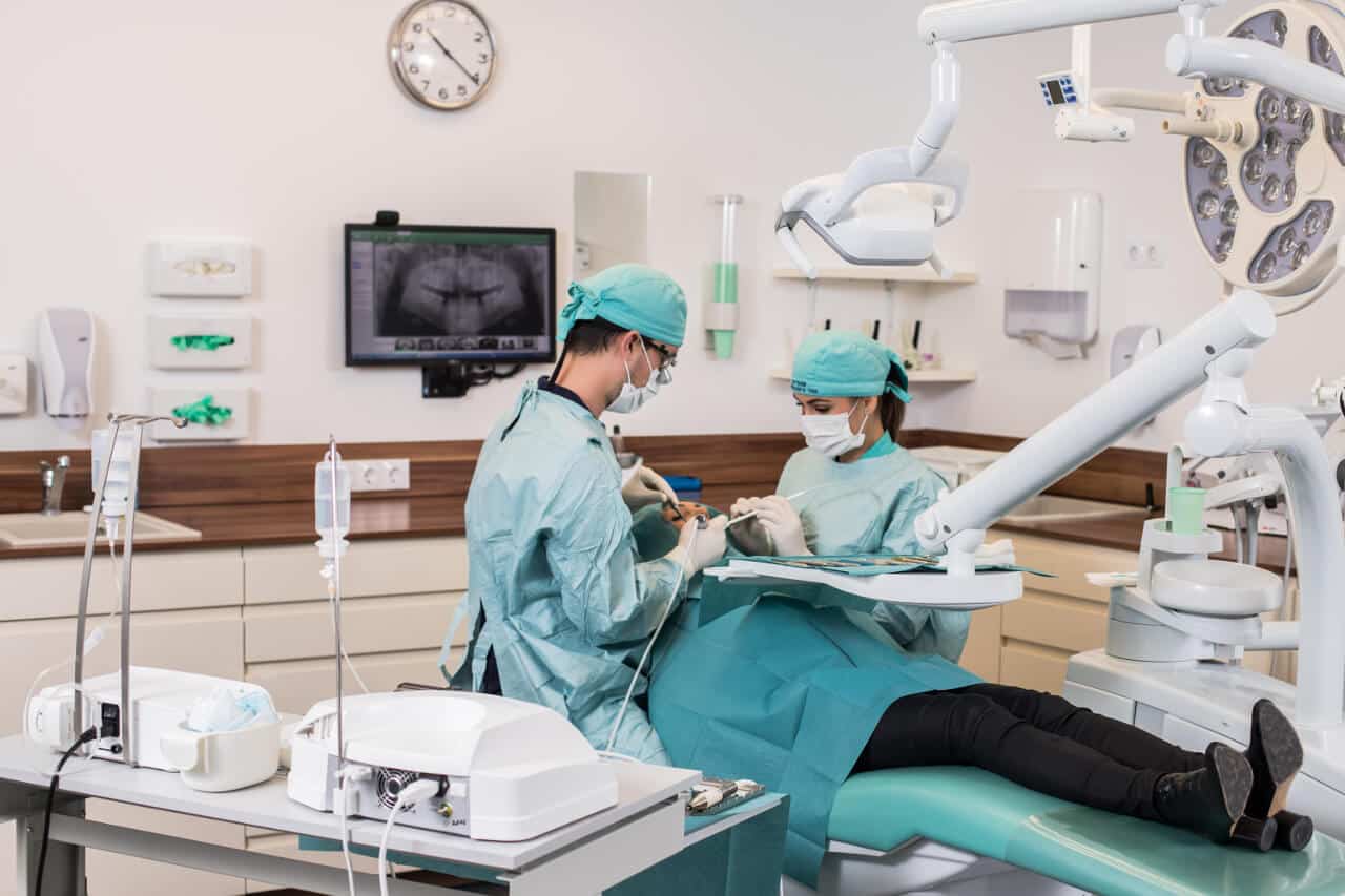 Zahnimplantation in Ungarn