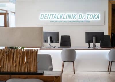 Dentalklinik Dr. Tóka Rezeption